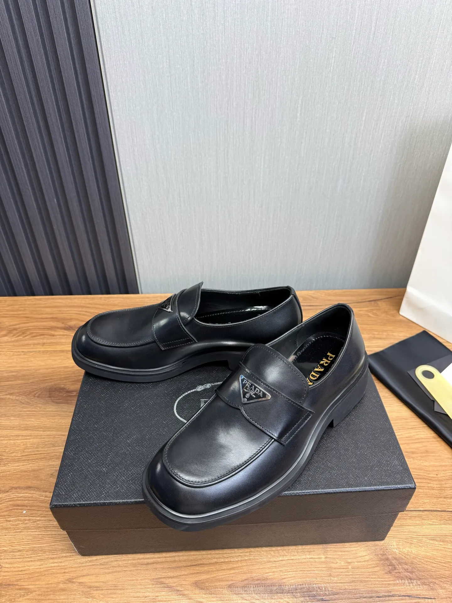 Men's shoes 💰840💰 [PRADA] New models synchronized with the official website, high-quality shipments ✔️Hot-sellers🔥 Original cowhide. Open edge beaded cowhide + cowhide lining, 1🆚1 replica, original lightweight foam outsole, 38-45 (men's 38.45 custom-made, non-refundable)